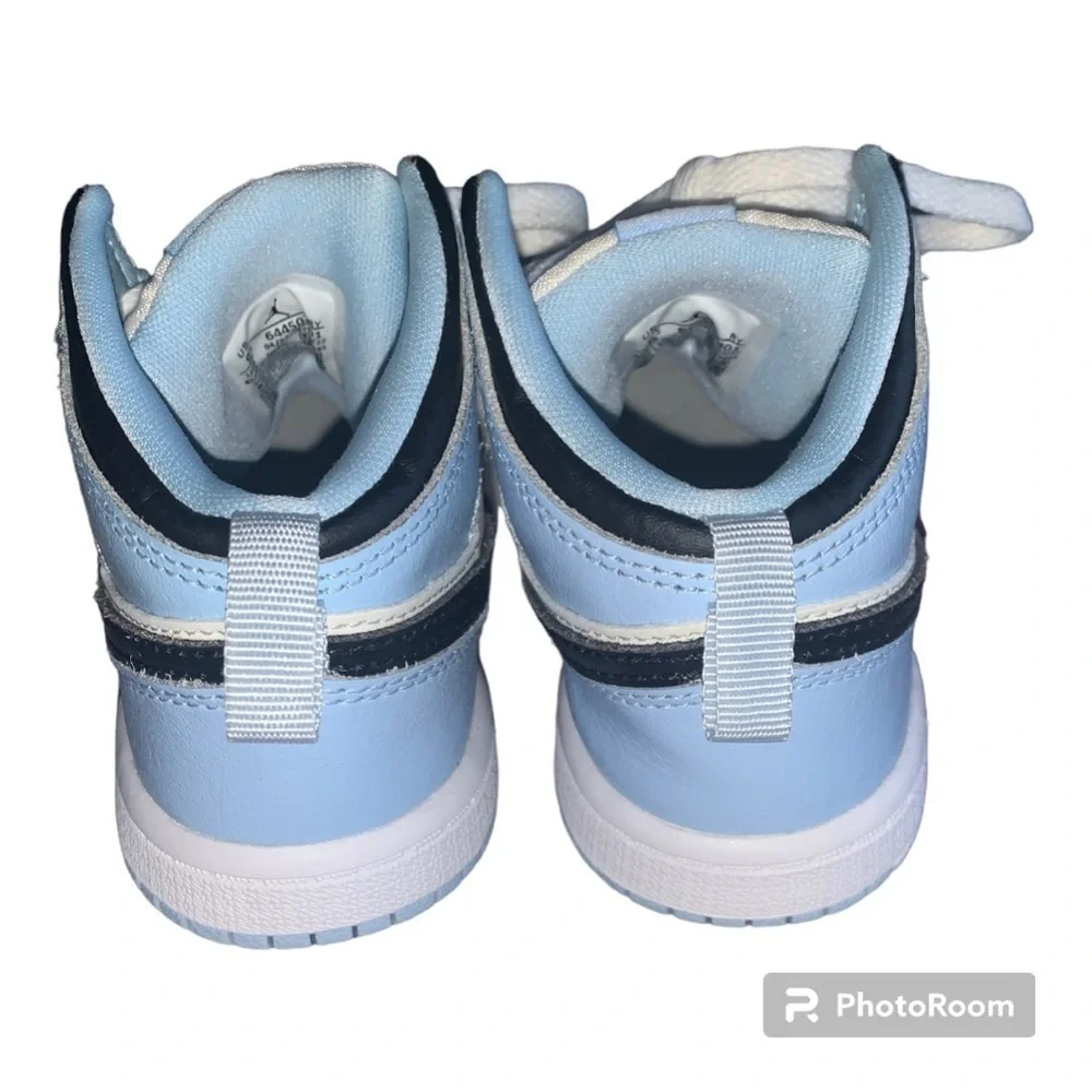 NIKE JORDAN 1 MID